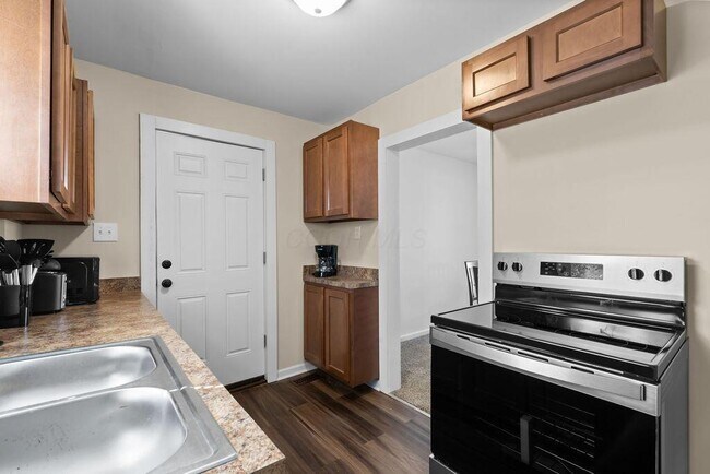 Building Photo - 927 Camden Ave