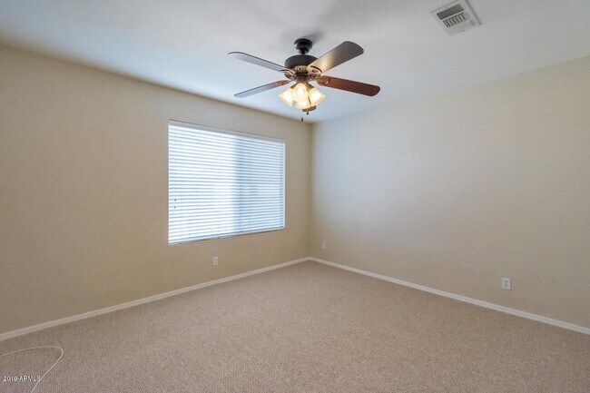 Building Photo - 454 E Baylor Ln