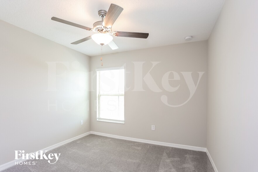 Building Photo - 5001 White Chicory Dr