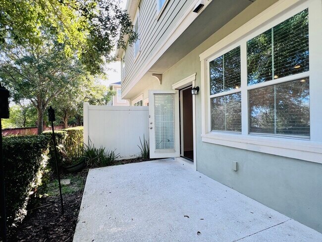 Building Photo - Gorgeous 3 bedroom, 2½ bath, 2 STORY townhome