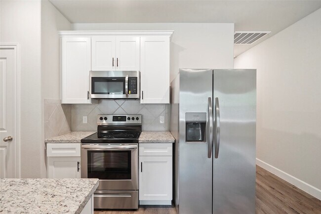 Building Photo - 414 Avenue H