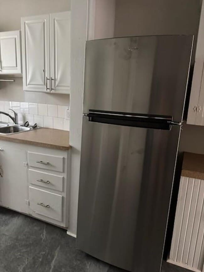 Building Photo - 2 bedroom, 1 bath house for rent