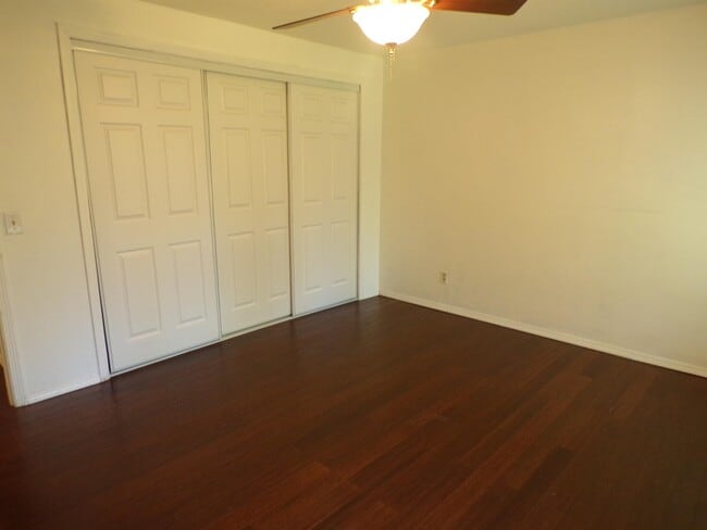 Building Photo - 11865 SW Ebberts Ct