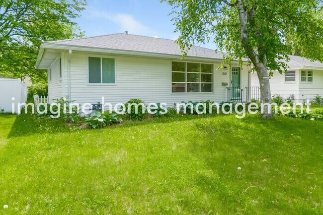 Building Photo - 2521 Oregon Ave S