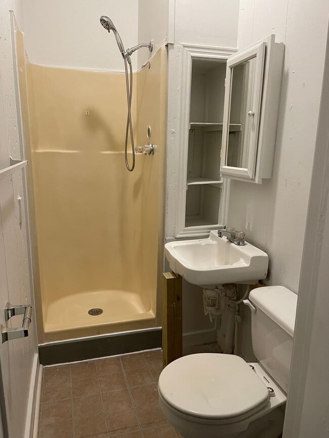 Building Photo - 3 bedroom 2 Bath $875