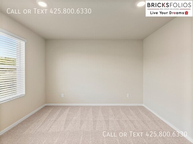 Building Photo - Inviting Home in Port Orchard with a Perfe...