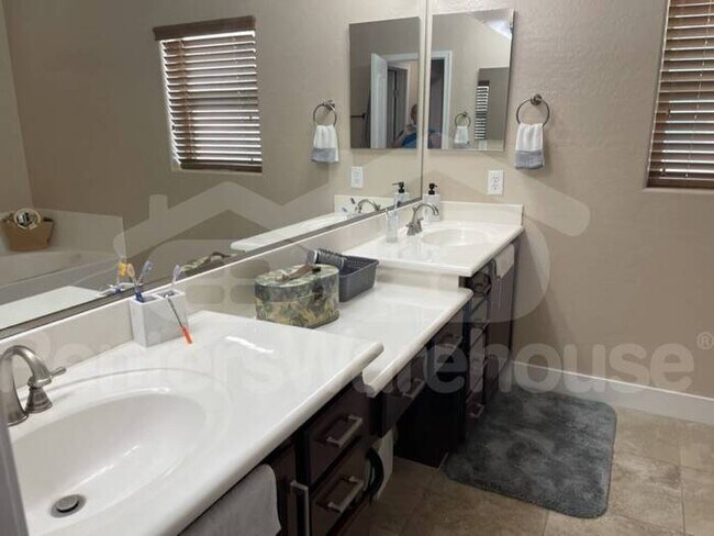 Building Photo - North Phoenix 4bed 2.5ba 2car POOL Oasis