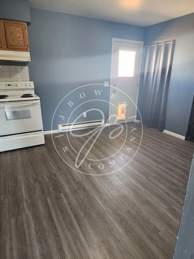 Building Photo - Spacious twin plex- 2 bed 1 bath - Lake Township-Lake Schools!