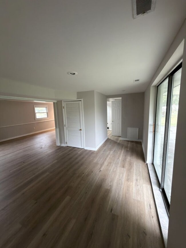 Building Photo - Beautifully Updated 4 Bedroom Rental Home