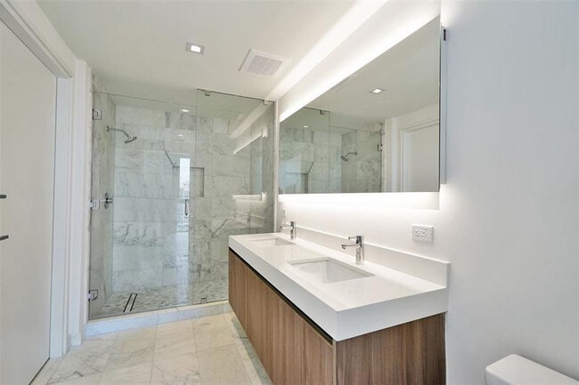 Building Photo - 401 N Birch Rd