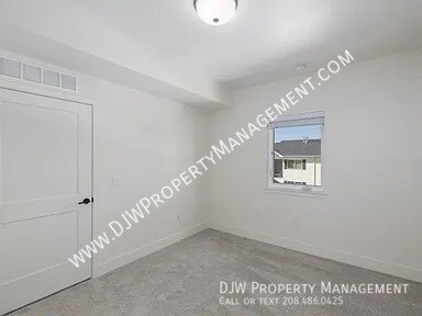 Building Photo - 221 E Maine Ave