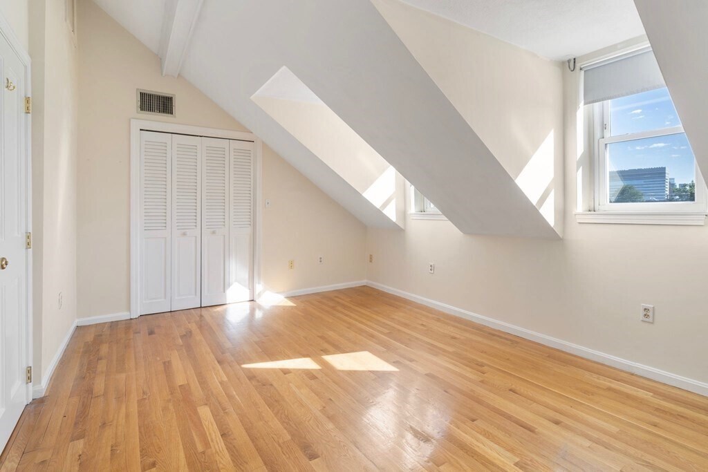 Building Photo - 33 Essex St