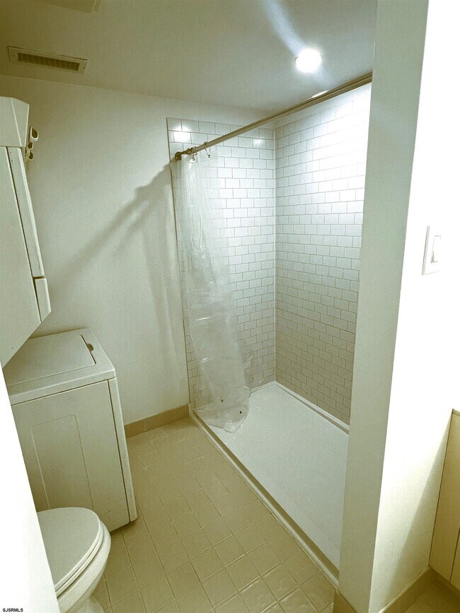 Building Photo - 2310 Dolphin Ave