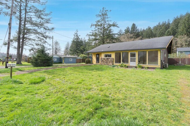 Building Photo - Quaint, inviting 4-bdrm/2-bath home in Cloverdale. Serene living, huge yard, covered patio
