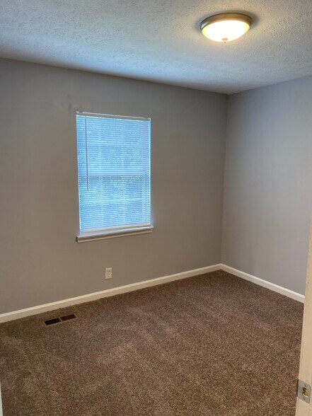 Building Photo - 738 Flint Ridge Dr