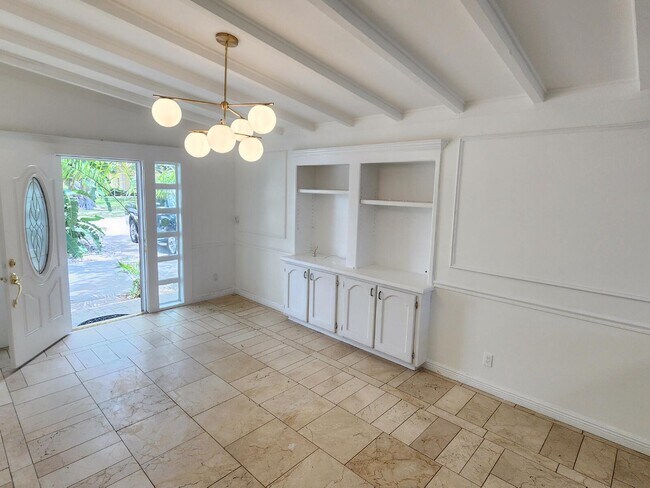 Building Photo - 305 S Loxahatchee Dr