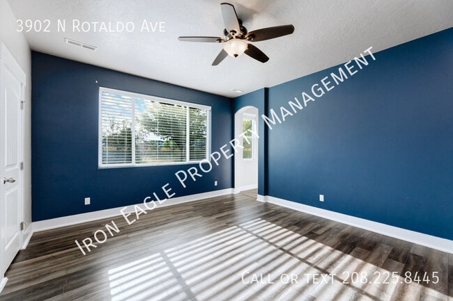 Building Photo - 3902 N Rotaldo Ave