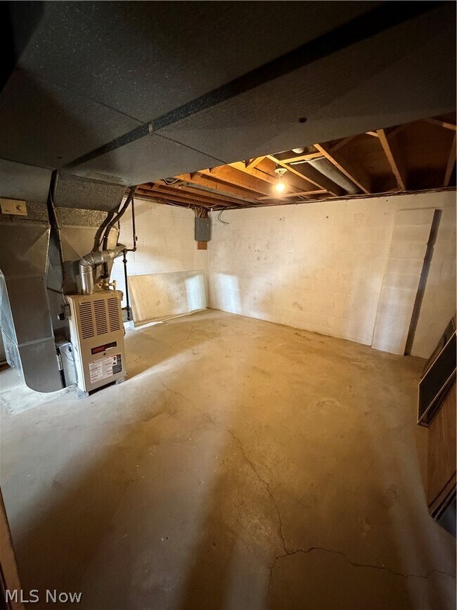 Building Photo - 8615 Chesterton Dr