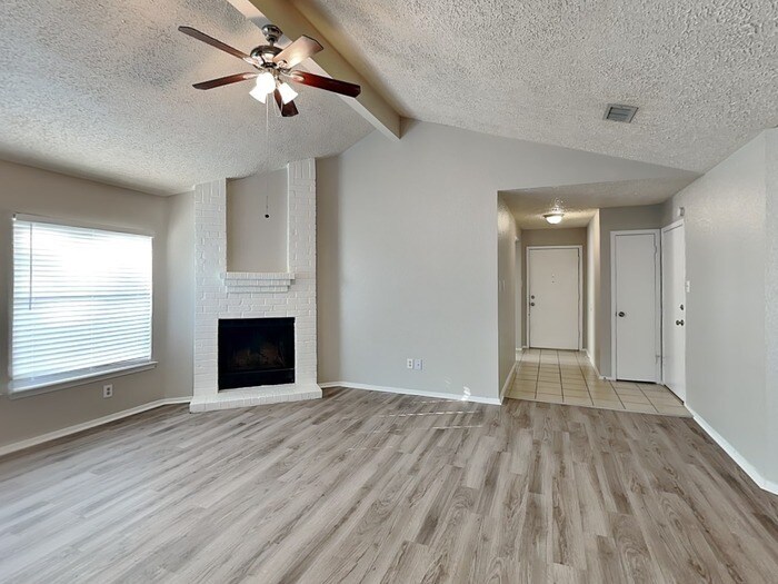 Building Photo - 9326 Golden Sunshine Dr