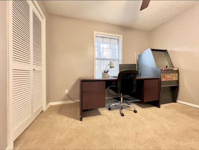 Building Photo - 308 Holly Cove