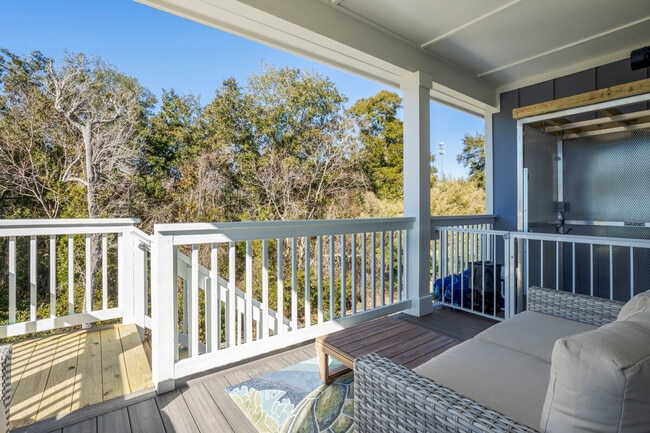 Building Photo - 135 Brady Dr