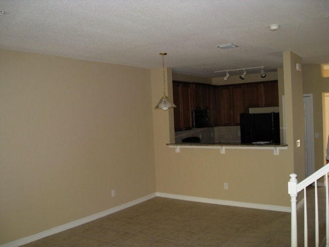 Building Photo - SPACIOUS 3 BEDS TOWNHOUSE CLOSE TO DOWNTOWN!!
