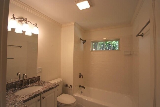 Building Photo - 30 Farmcrest Ave