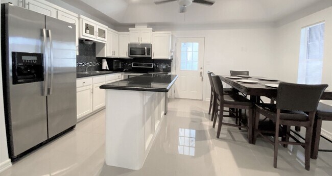 Building Photo - 3Bed/2 Bath Well kept and Upgraded! ( Mcallen TX )