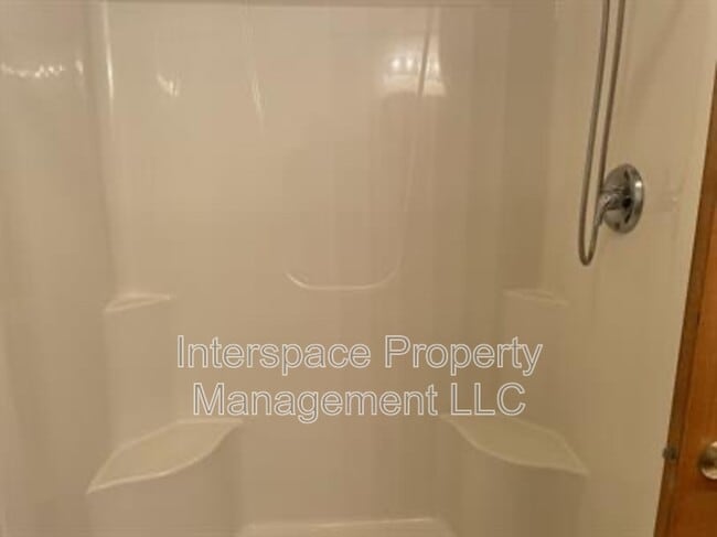 Building Photo - 160 Liberty Ln