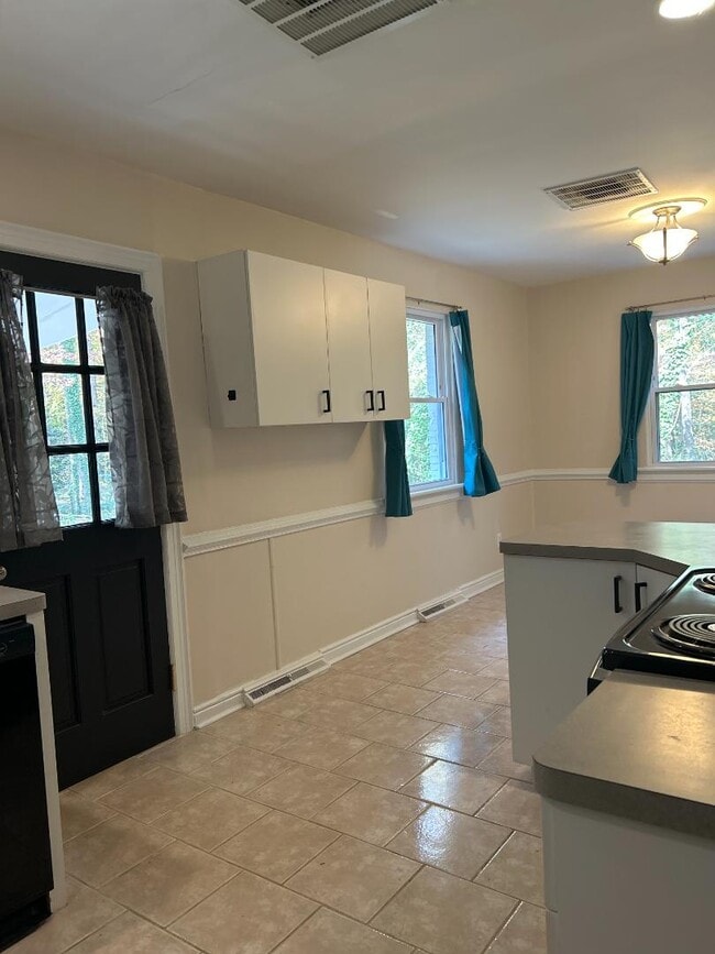 Building Photo - 1042 Peck Rd