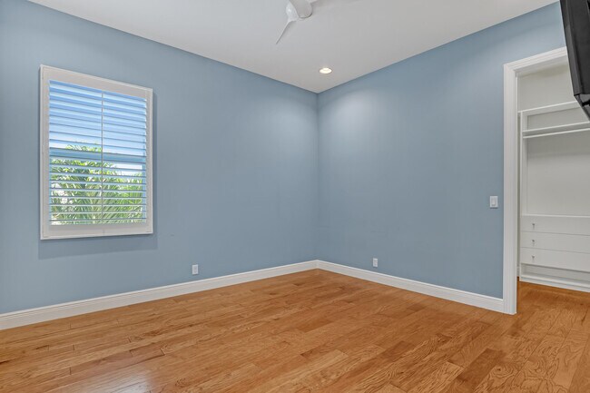 Building Photo - 6464 Bellamalfi St