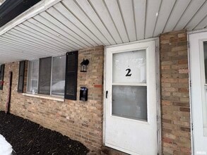 Building Photo - 760 E Shore Dr