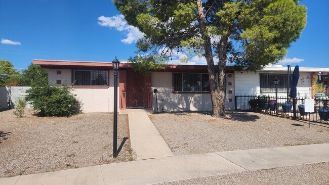 Street View - 1375 E Louisiana Dr