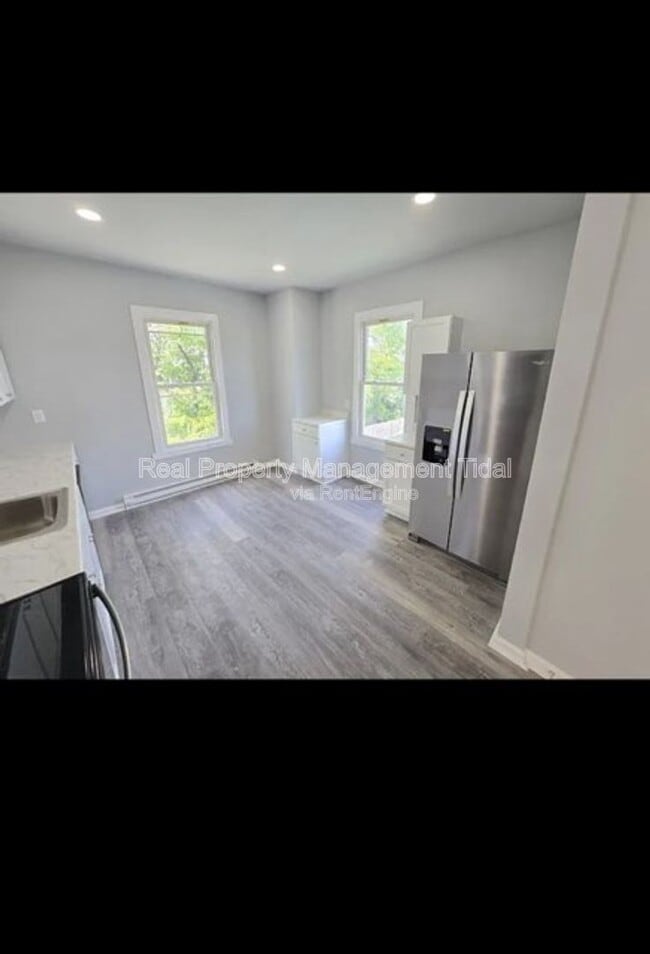 Building Photo - 22 Riverview Ave
