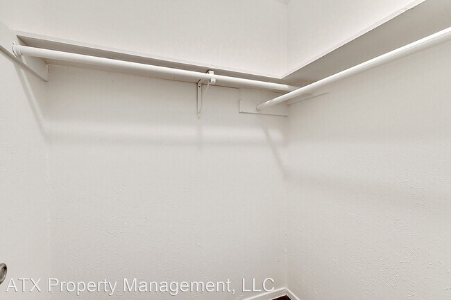 Building Photo - 400 Kenniston Dr