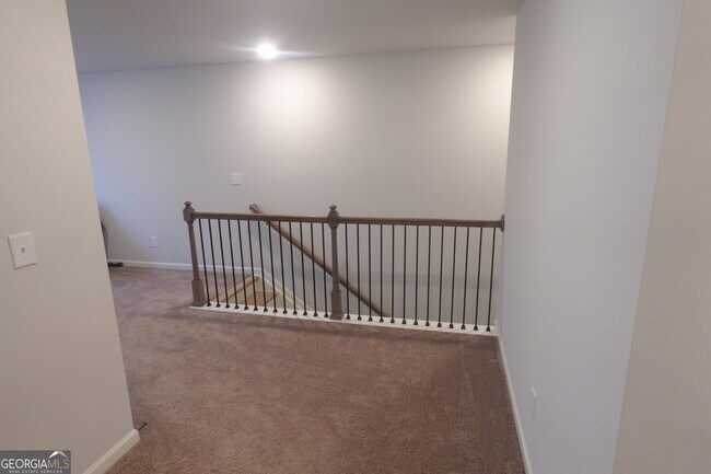 Building Photo - 175 Tulip Dr