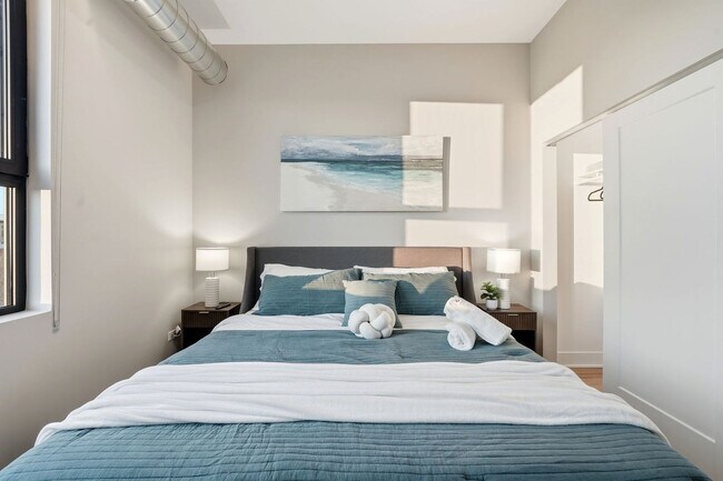 Building Photo - 6044 N Winthrop Ave