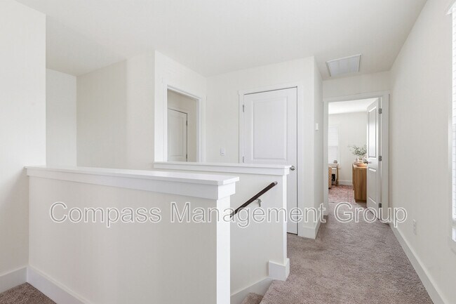 Building Photo - 3014 Bogart Ln