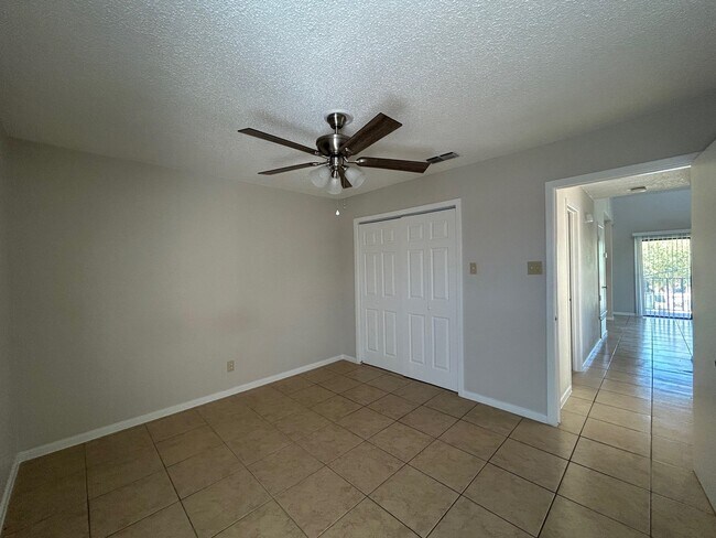 Building Photo - 100 Hillside Rd