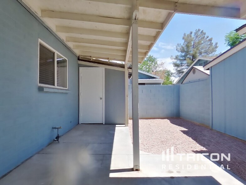 Building Photo - 5135 E Evergreen St