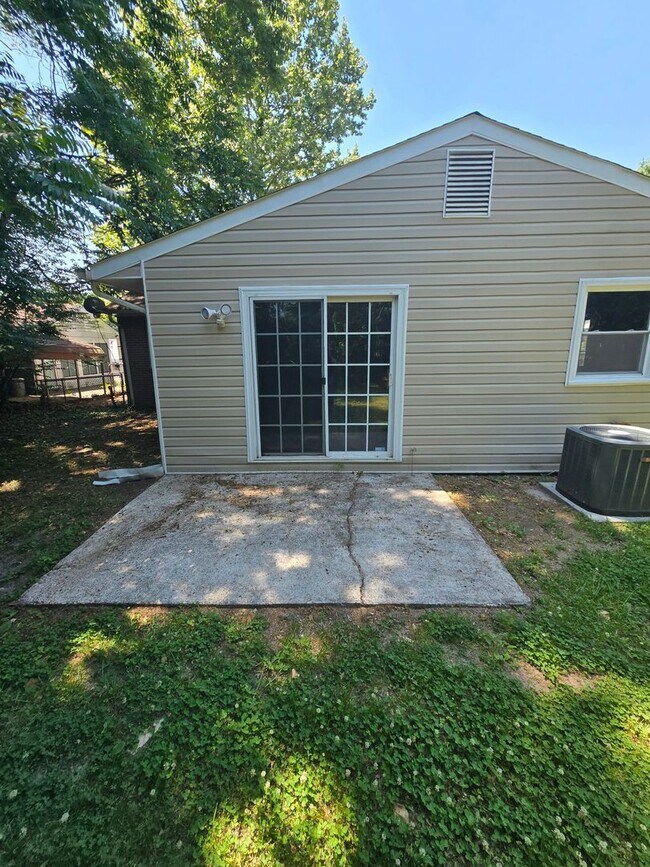 Building Photo - 3 bedroom home in Petersburg