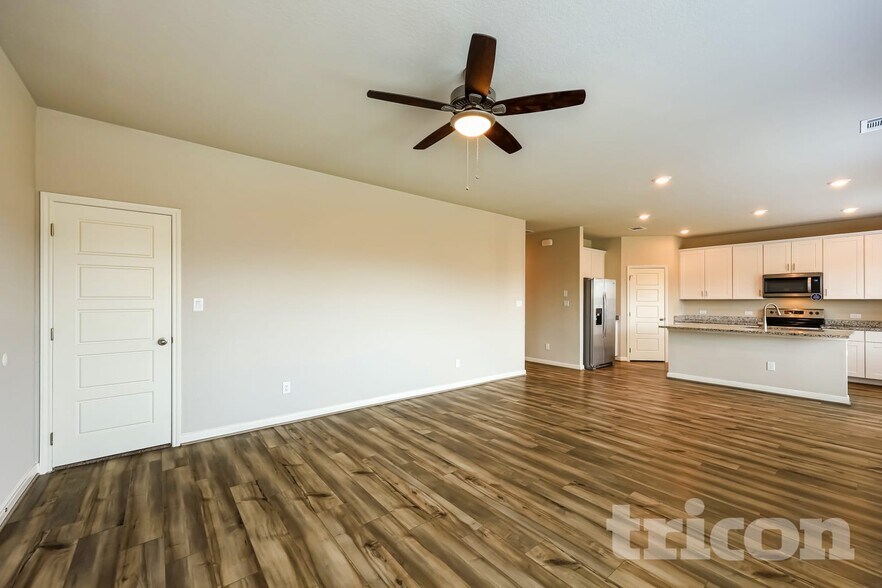 Building Photo - 13677 Paxton Blvd