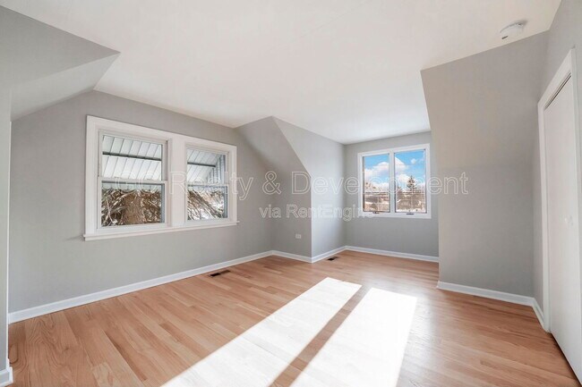 Building Photo - 3303 Division St