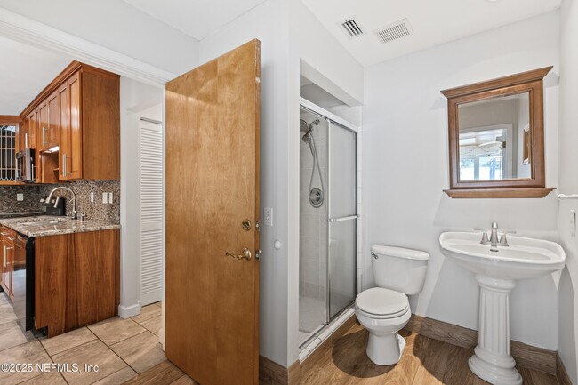 Building Photo - 49 Nelsons Point