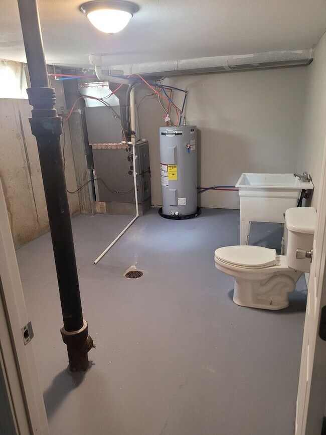 Building Photo - Available May 2nd