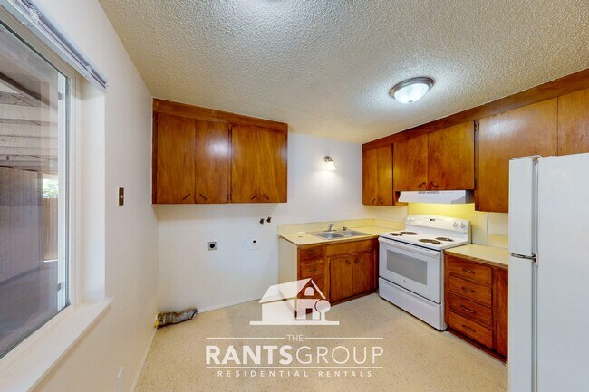 Building Photo - 806R