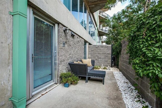 Building Photo - 1001 Belleview St