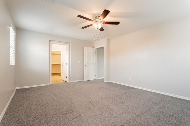 Building Photo - Exquisite 5 bedroom 4 bathroom home with fresh paint and new carpet waiting for you!