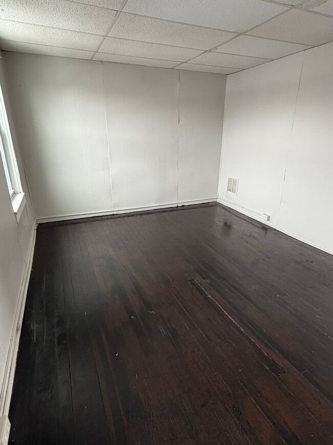 Building Photo - 5 Bedroom Pet Friendly House in Lancaster!