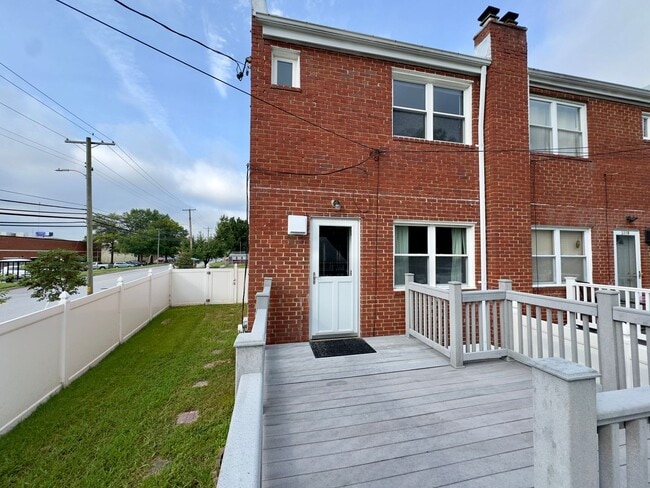 Building Photo - 1251 S Grantley St